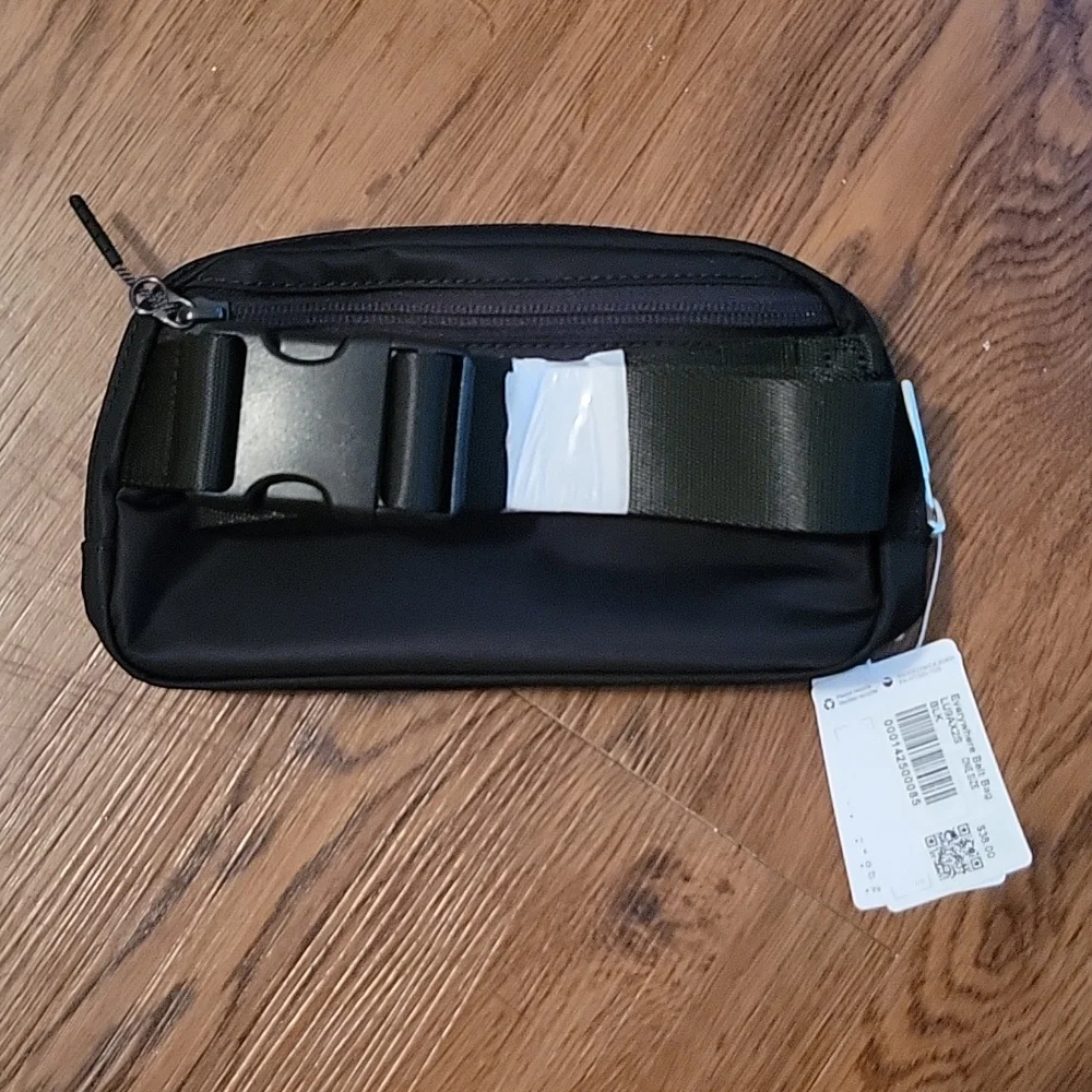 NWT Lululemon Everywhere Belt Bag - Picture 4 of 4